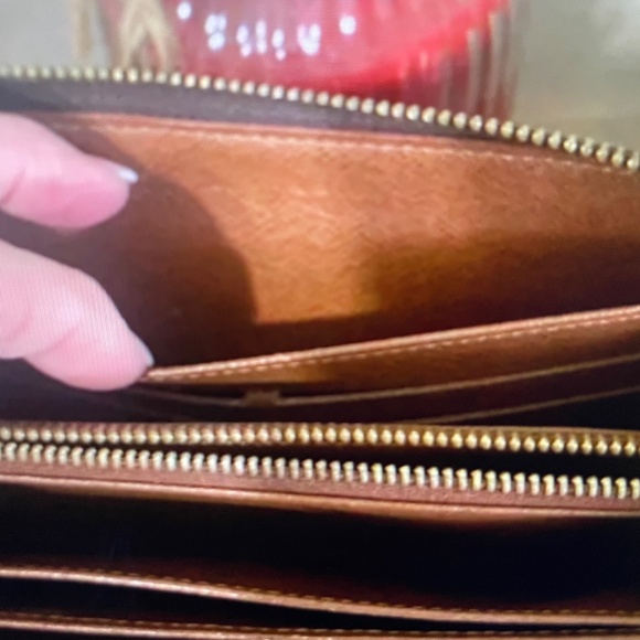 Authentic Louis Vuitton Monogram Zippy Wallet - Brown - Picture 9 of 12